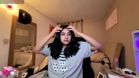 Snapshot of cloe_small08 chatting on 11-28-25, 05:43 cloe small online show from 11-28-25, 05:43