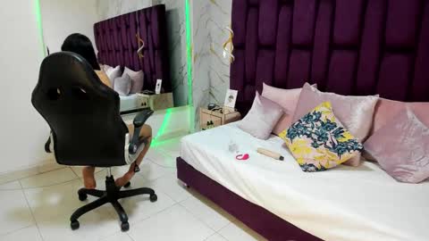 Cloe online show from 10-21-25, 05:24