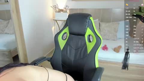 Snapshot of cloe_yeraldy_ chatting on 12-14-24, 12:12 CHARLOTTE online show from 12-14-24, 12:12