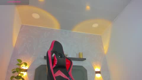 Snapshot of cloe_yeraldy_ chatting on 10-08-25, 02:31 CHARLOTTE online show from 10-08-25, 02:31