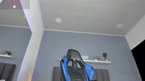 Snapshot of cloe_yeraldy_ chatting on 10-11-25, 02:55 CHARLOTTE online show from 10-11-25, 02:55