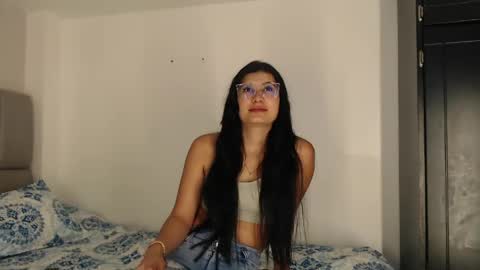 cloe online show from 04-22-26, 01:12