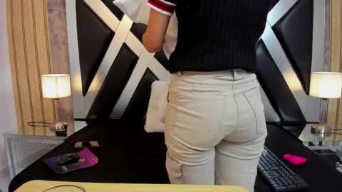 lady cloe person online show from 12-22-25, 03:42