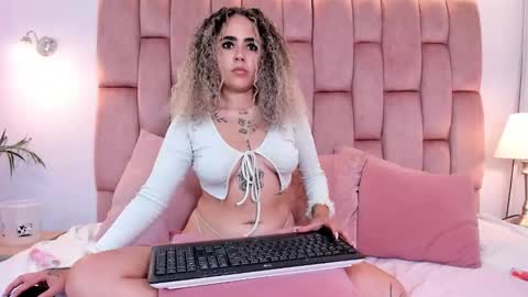 Snapshot of cloerosee1 chatting on 02-26-26, 05:45 Cloe online show from 02-26-26, 05:45