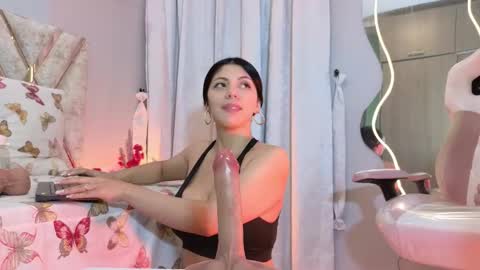 CLOE online show from 12-16-25, 09:36