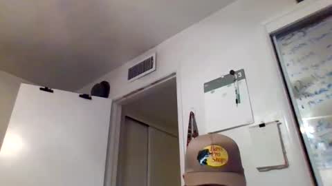 Snapshot of cloudyydayzz chatting on 03-10-26, 04:28 tallhungandcloudy online show from 03-10-26, 04:28