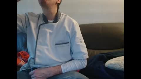 Snapshot of clouplefun chatting on 11-22-25, 07:40 clouplefun online show from 11-22-25, 07:40