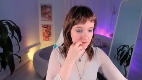 Snapshot of clover_red chatting on 12-04-24, 01:42 Clover follow me online show from 12-04-24, 01:42