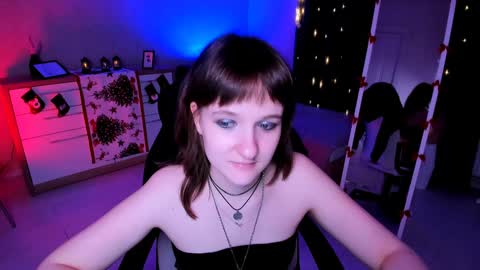 Snapshot of clover_red chatting on 12-26-24, 06:22 Clover follow me online show from 12-26-24, 06:22