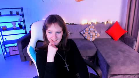 Snapshot of clover_red chatting on 01-14-25, 06:07 Clover follow me online show from 01-14-25, 06:07