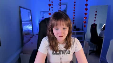 Snapshot of clover_red chatting on 02-13-25, 05:44 Clover follow me online show from 02-13-25, 05:44