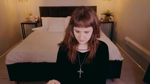 Snapshot of clover_red chatting on 09-15-25, 02:28 Clover follow me online show from 09-15-25, 02:28