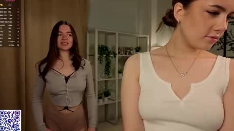 Snapshot of cloverfarewell chatting on 10-16-25, 01:06 Kira online show from 10-16-25, 01:06