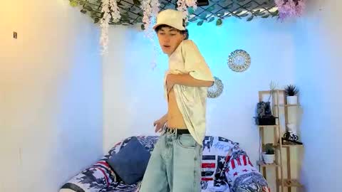 Snapshot of club_latinboys chatting on 11-06-25, 07:48 club_latinboys online show from 11-06-25, 07:48