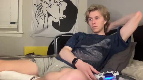 Snapshot of clydeaustin chatting on 12-20-24, 01:03 Clyde Austin online show from 12-20-24, 01:03