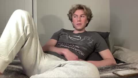 Snapshot of clydeaustin chatting on 10-18-25, 02:47 Clyde Austin online show from 10-18-25, 02:47