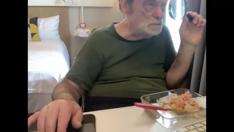 Snapshot of coach_karl chatting on 01-12-26, 12:32 Coach Karl Porn Star Tip me all the way to my next trip online show from 01-12-26, 12:32