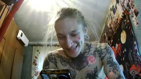 Snapshot of coastal_elf chatting on 10-21-25, 08:37 Elf online show from 10-21-25, 08:37