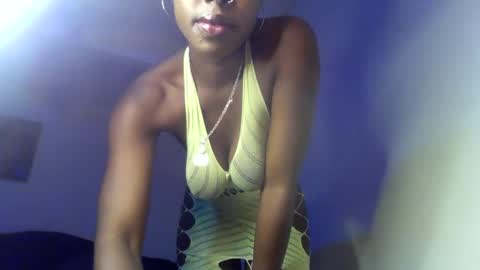 Snapshot of cocolatti1 chatting on 10-16-25, 07:04 coco online show from 10-16-25, 07:04