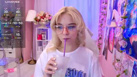 Mia online show from 09-09-25, 11:43