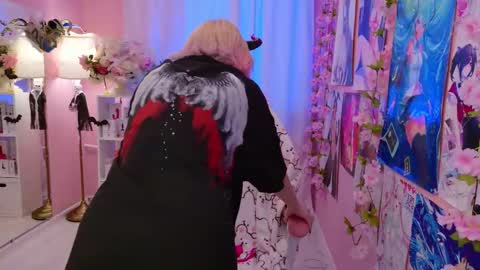 Mia online show from 10-23-25, 08:51