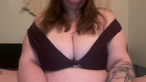 Snapshot of coconutbasil chatting on 01-31-25, 12:29 coconutbasil online show from 01-31-25, 12:29