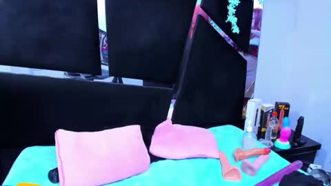 Cocoo  online show from 12-21-25, 10:11