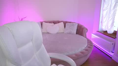 Snapshot of cocosecretss chatting on 12-15-25, 08:29 onlyfans amyleyy online show from 12-15-25, 08:29