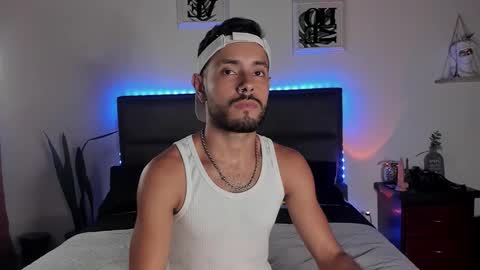 Snapshot of codyluke_ chatting on 11-25-25, 04:23 Cody Luke online show from 11-25-25, 04:23