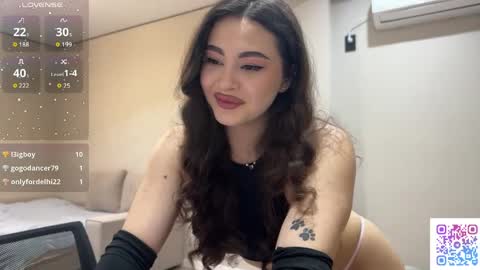Snapshot of coffee_wihtout_milk chatting on 05-22-26, 09:20 Yumi online show from 05-22-26, 09:20