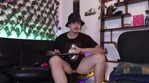 Snapshot of colby_scott chatting on 09-19-25, 02:24 Colby Scott online show from 09-19-25, 02:24