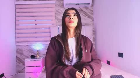 colett online show from 11-11-25, 11:54