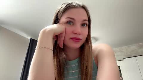 Snapshot of coletteyett chatting on 06-10-26, 09:52 Emilia online show from 06-10-26, 09:52