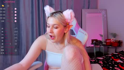 Snapshot of colleen_blake chatting on 12-27-24, 04:04 Collen Mon Tue Wed Thu Fri GMT 3 0300am - 0900am  online show from 12-27-24, 04:04