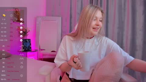 Snapshot of colleen_blake chatting on 01-19-25, 10:17 Collen Mon Tue Wed Thu Fri GMT 3 0300am - 0900am  online show from 01-19-25, 10:17