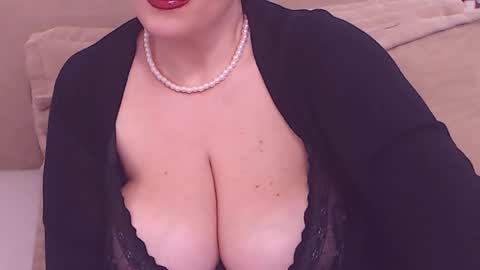 Snapshot of college_dream_bbw chatting on 02-06-25, 10:26 Maddison online show from 02-06-25, 10:26