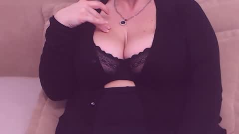 Snapshot of college_dream_bbw chatting on 02-09-25, 03:12 Maddison online show from 02-09-25, 03:12