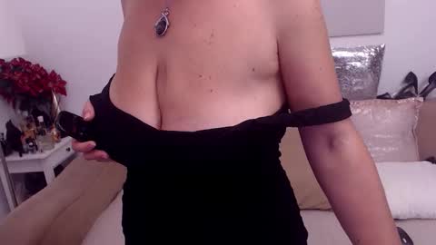 Snapshot of college_dream_bbw chatting on 10-19-25, 04:07 Maddison online show from 10-19-25, 04:07