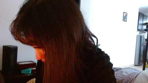 Snapshot of collette_beaufoy chatting on 01-06-25, 04:02 Collette online show from 01-06-25, 04:02