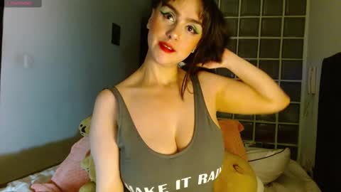 Snapshot of collette_beaufoy chatting on 02-16-25, 07:04 Collette online show from 02-16-25, 07:04