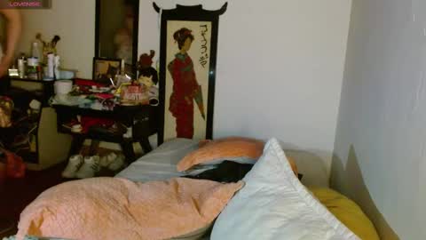 Snapshot of collette_beaufoy chatting on 09-24-25, 05:00 Collette online show from 09-24-25, 05:00