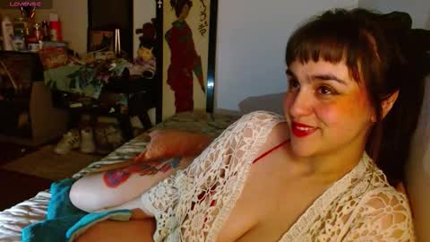 Snapshot of collette_beaufoy chatting on 10-12-25, 06:01 Collette online show from 10-12-25, 06:01