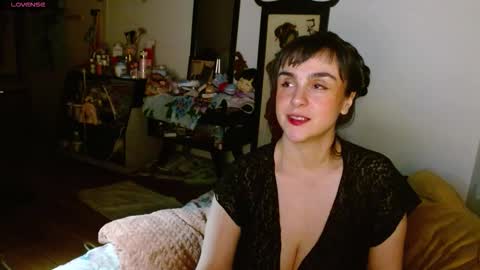 Snapshot of collette_beaufoy chatting on 10-14-25, 03:40 Collette online show from 10-14-25, 03:40