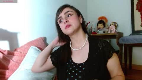 Snapshot of collette_beaufoy chatting on 11-13-25, 04:33 Collette online show from 11-13-25, 04:33