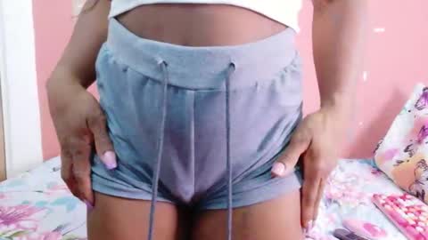 Snapshot of colombiancoffee_ chatting on 10-30-25, 08:20 Lauren online show from 10-30-25, 08:20