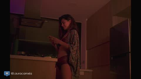 Snapshot of colouristic chatting on 12-04-24, 12:08 Laura online show from 12-04-24, 12:08