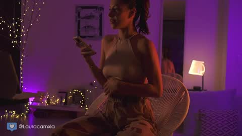 Snapshot of colouristic chatting on 12-14-24, 12:22 Laura online show from 12-14-24, 12:22