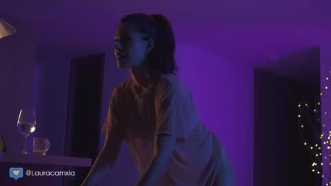 Snapshot of colouristic chatting on 12-18-24, 01:26 Laura online show from 12-18-24, 01:26