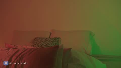 Snapshot of colouristic chatting on 12-20-24, 02:30 Laura online show from 12-20-24, 02:30