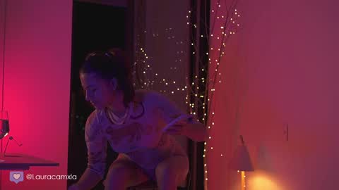 Snapshot of colouristic chatting on 12-20-24, 11:58 Laura online show from 12-20-24, 11:58